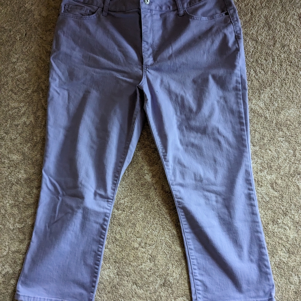 St. Johns Bay, size 20 Tall Capri's, Lilac, 24" inseam